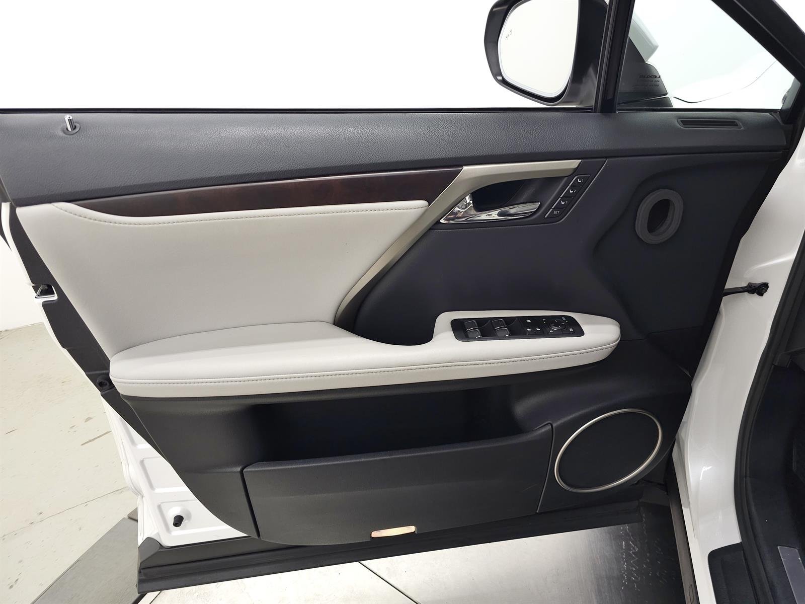 Certified Used 2020 White Lexus  image 13