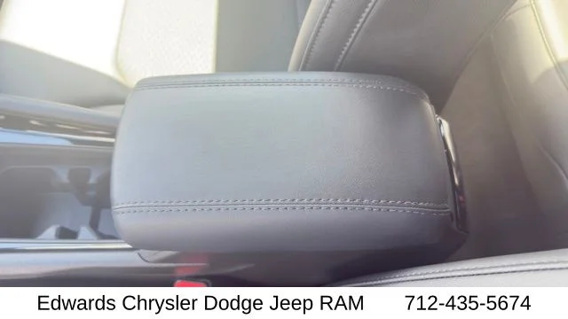 New 2026 White Jeep Latitude image 20