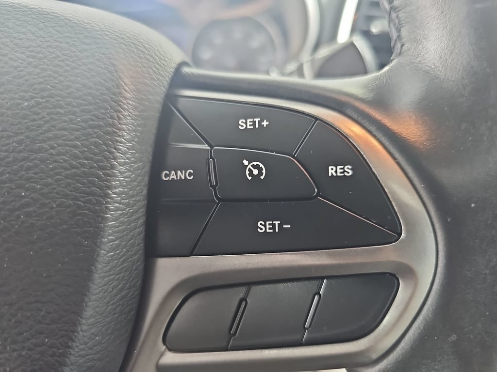 Used 2020 White Jeep Limited 4x4 image 23