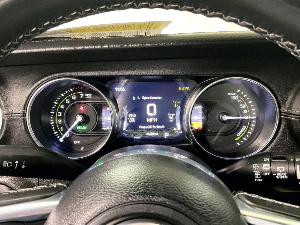 Used 2022 Yellow Jeep  image 24