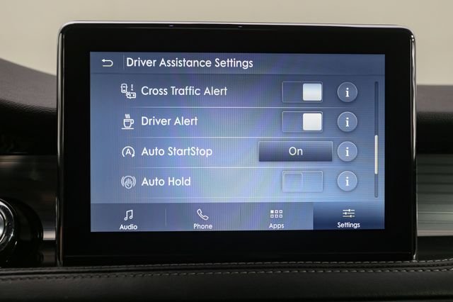 Used 2022 White Lincoln Standard image 22