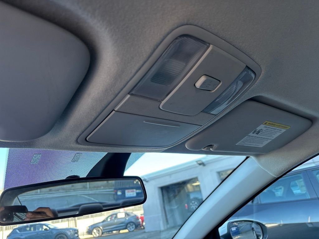 Used 2021 White Kia LXS image 18