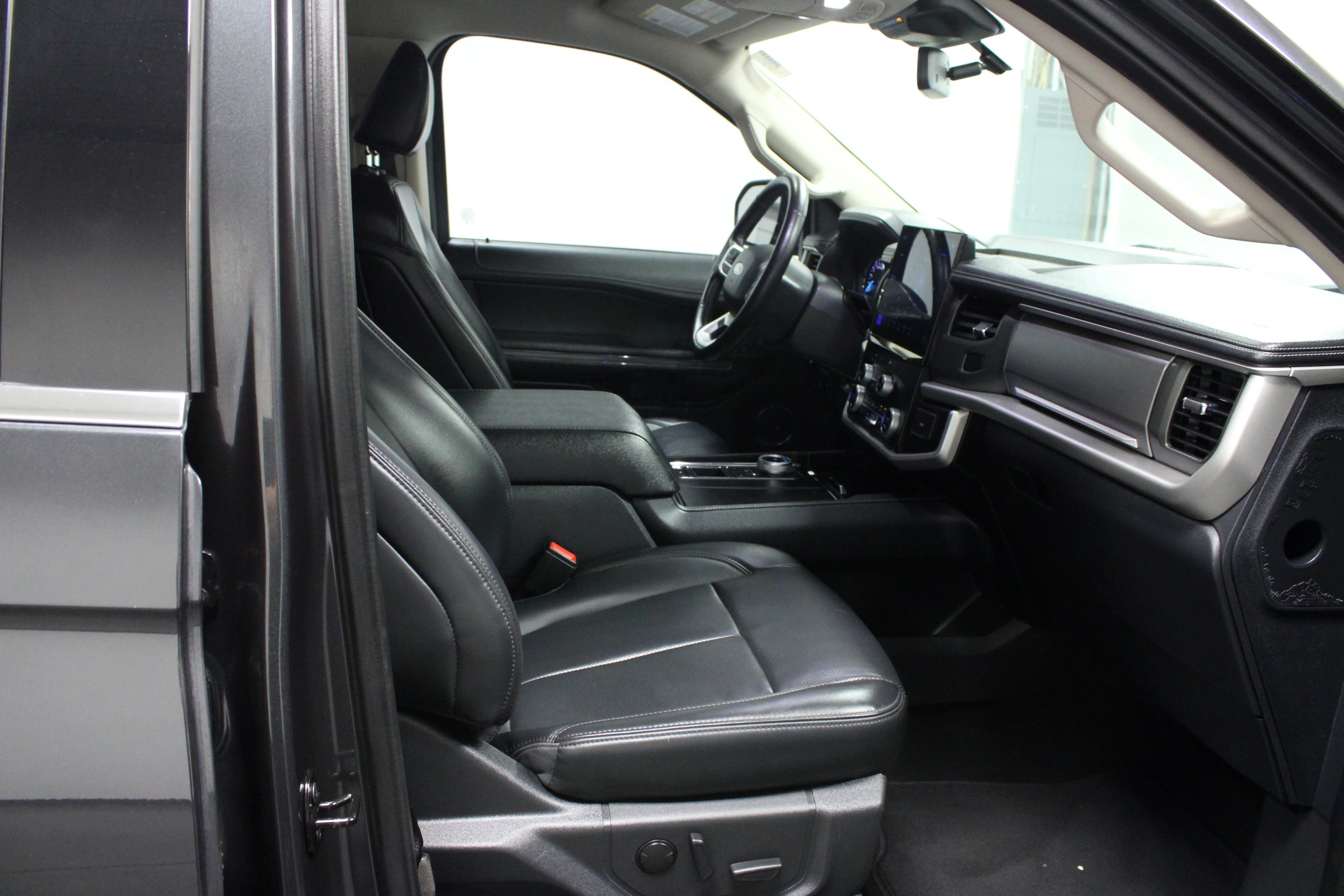 Used 2024 Gray Metallic Ford XLT image 12