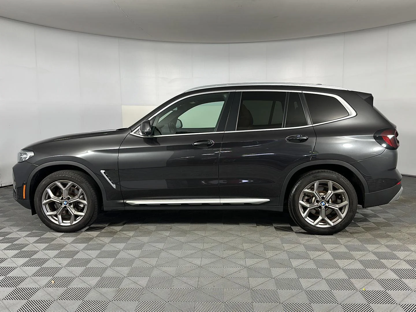 Used 2023 Dark Graphite Metallic BMW xDrive30i image 8