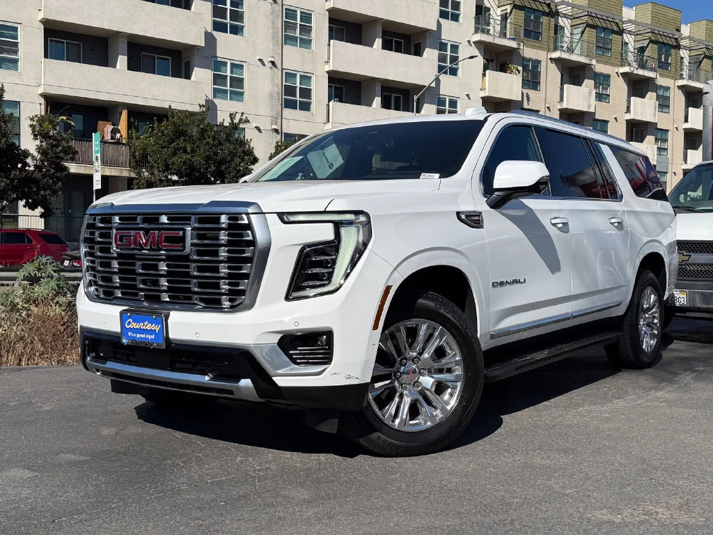 Used 2025 Summit White GMC Denali image 2