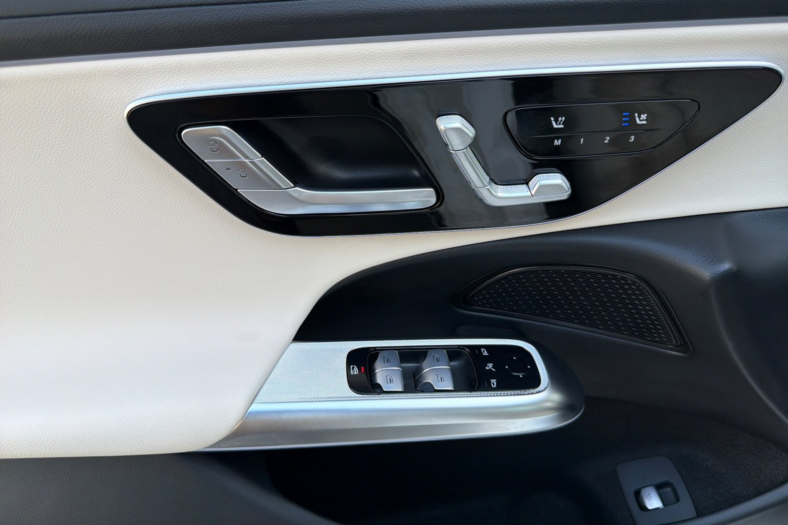 New 2027 Polar White Mercedes-Benz E 350 image 24