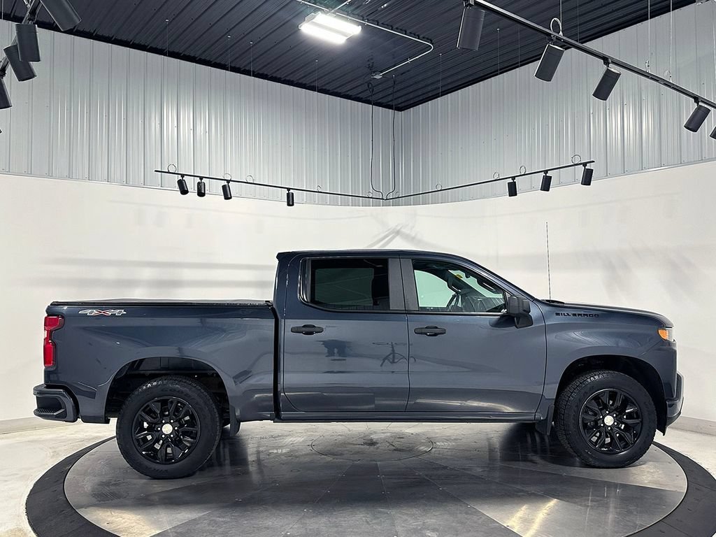 Used 2020 SHADOW GRAY METALLIC Chevrolet Custom image 10