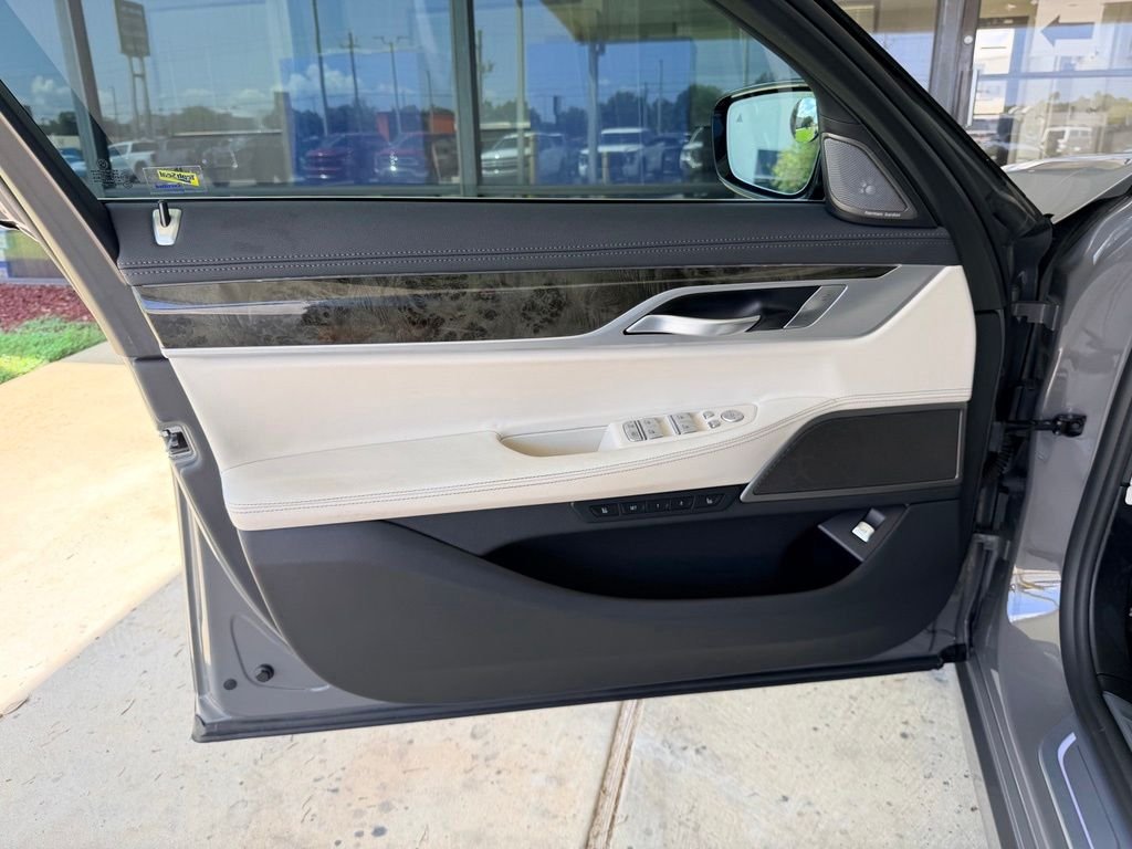 Used 2021 Gray BMW 740i image 11