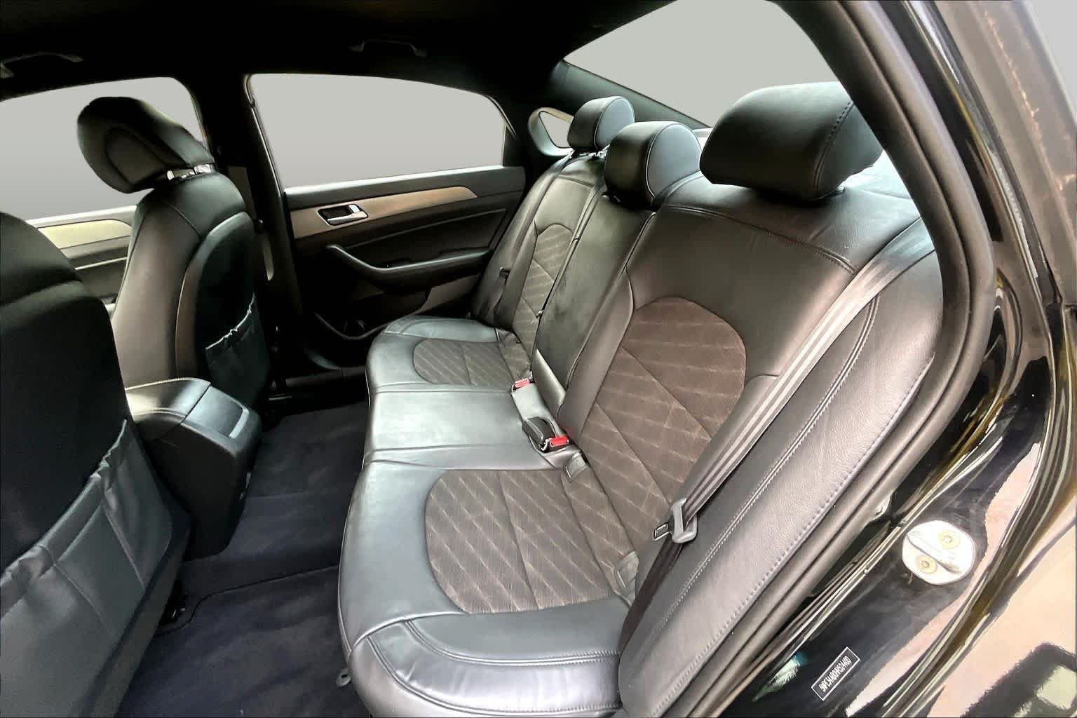 Used 2017 Phantom Black Hyundai Sport image 19