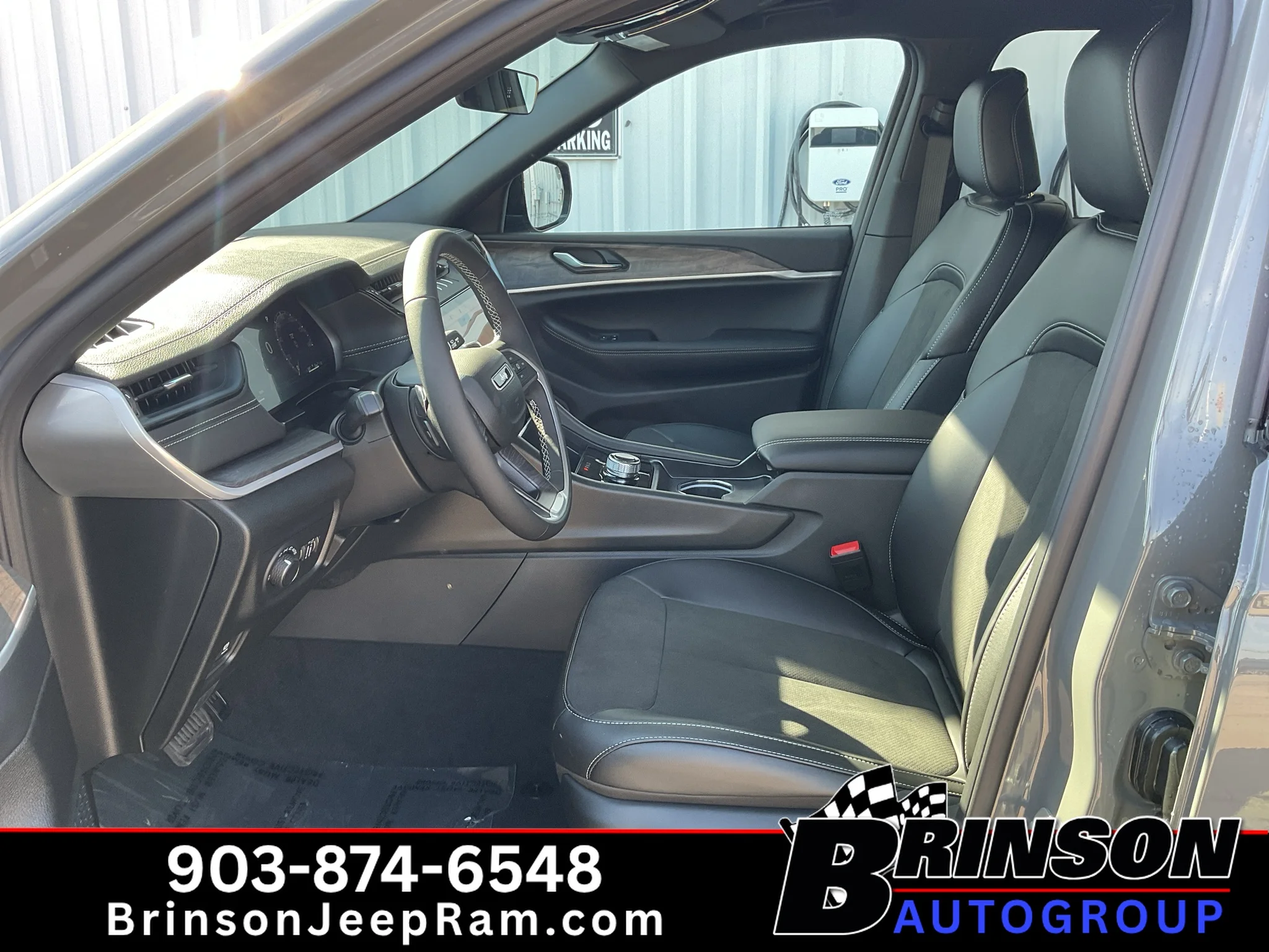 New 2027 Sting-Gray Clearcoat Jeep Laredo Altitude image 12