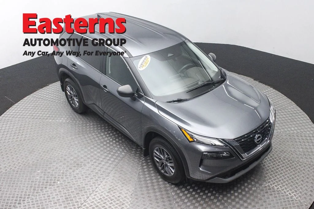 Used 2023 Gray Nissan S image 3