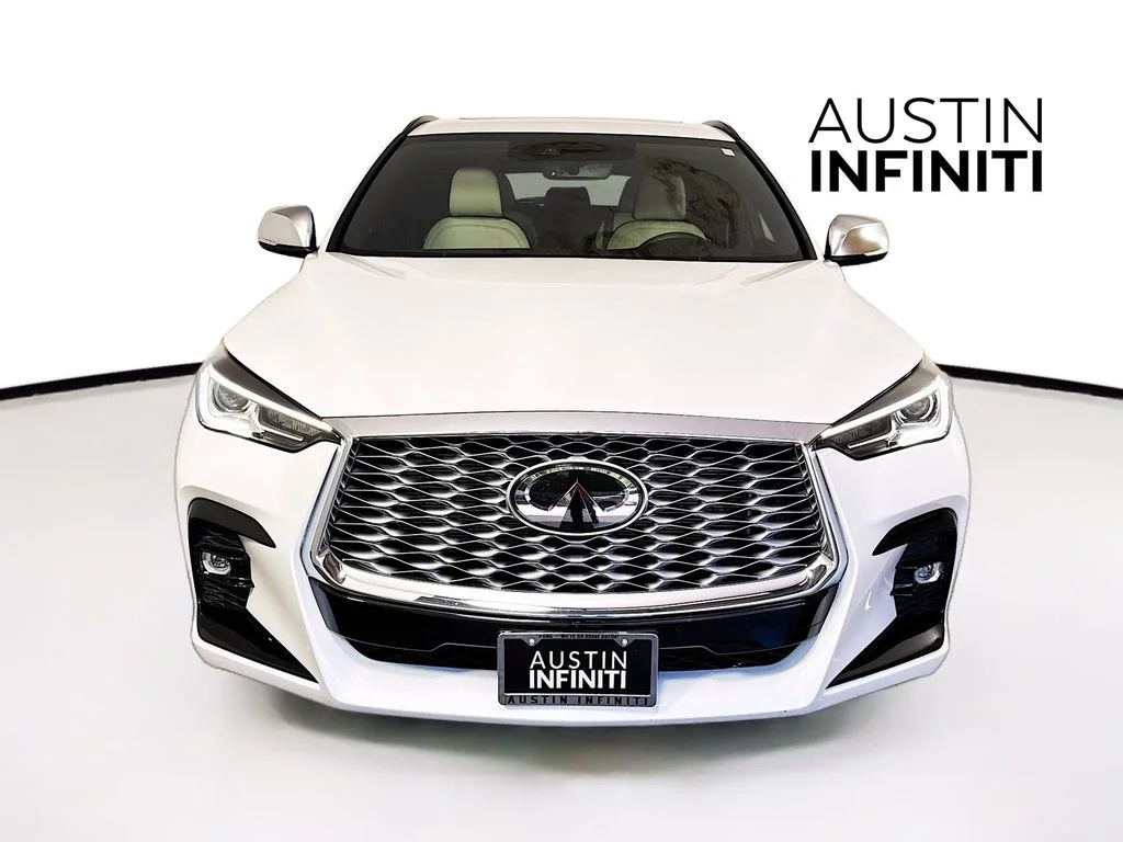 Certified Used 2024 White INFINITI LUXE image 4