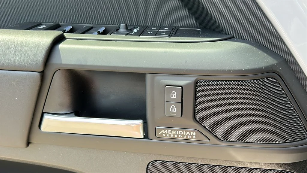 New 2026 Borasco Grey LAND ROVER X-Dynamic SE image 20