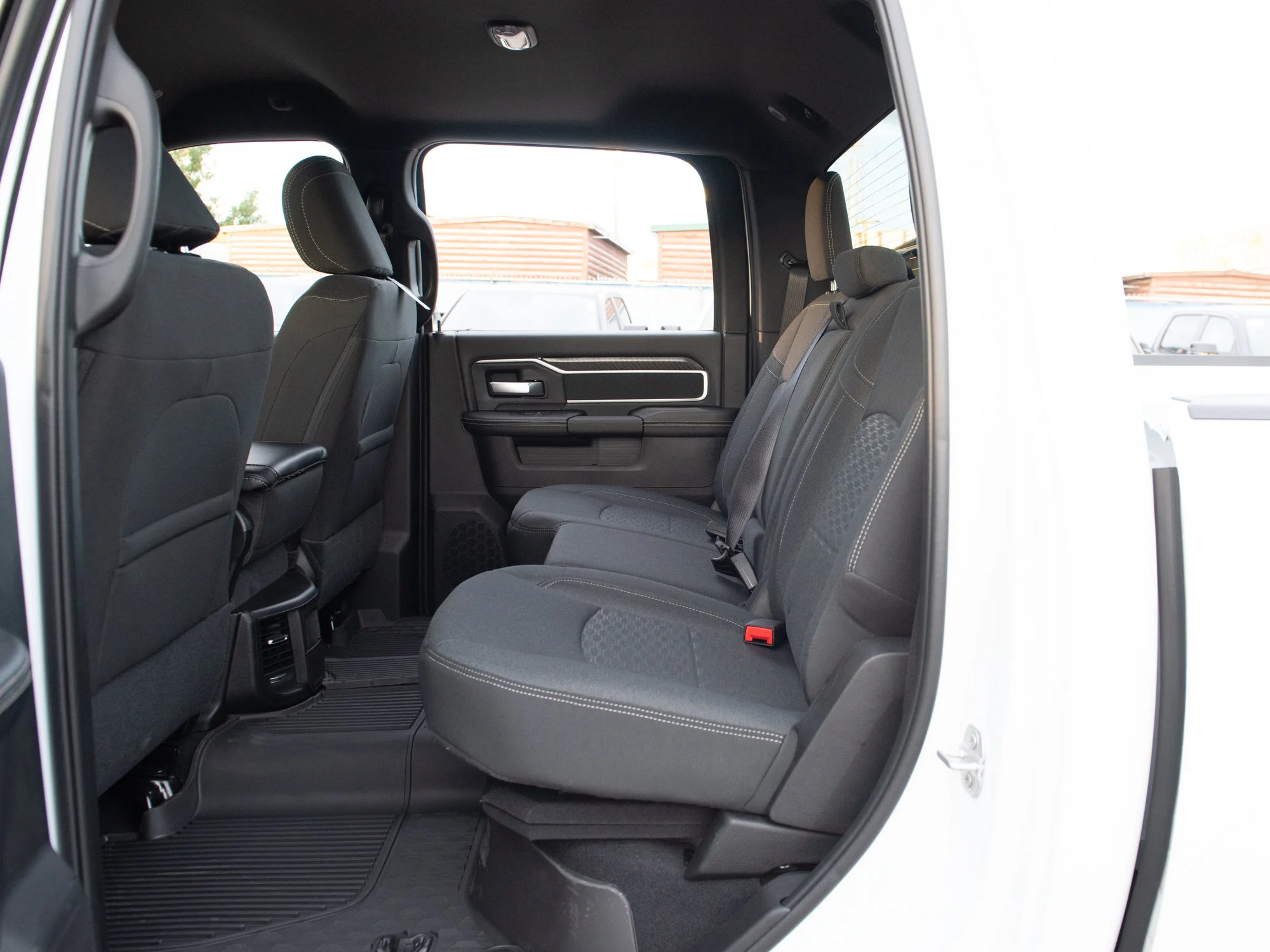 New 2027 White RAM Big Horn* Crew Cab 4x4, 6.4L HEMI V8, Remote Start image 21