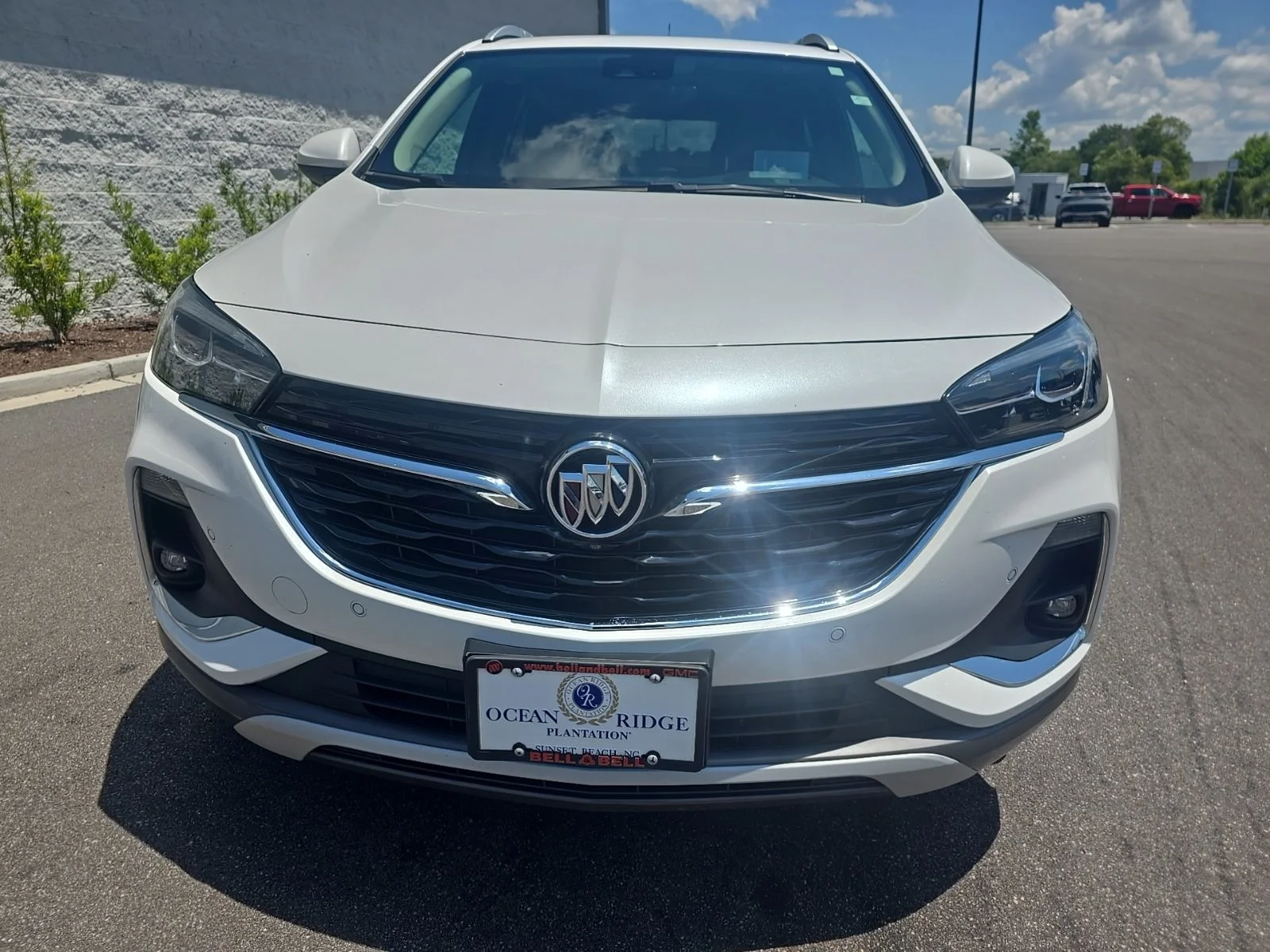 Used 2022 White Frost Tricoat Buick Essence image 3