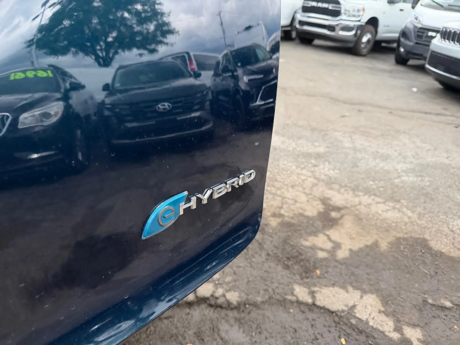 Used 2024 Fathom Blue Pearlcoat Chrysler Hybrid Select image 25
