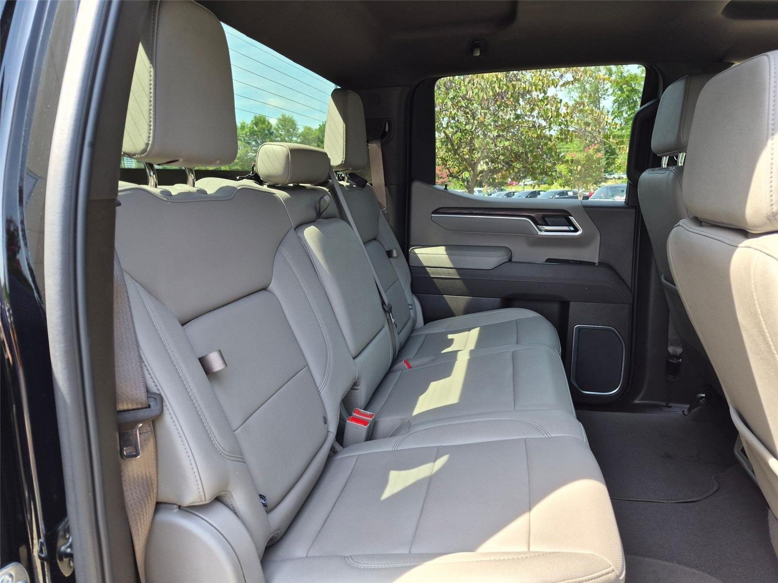 Used 2025 Onyx Black GMC SLT image 29