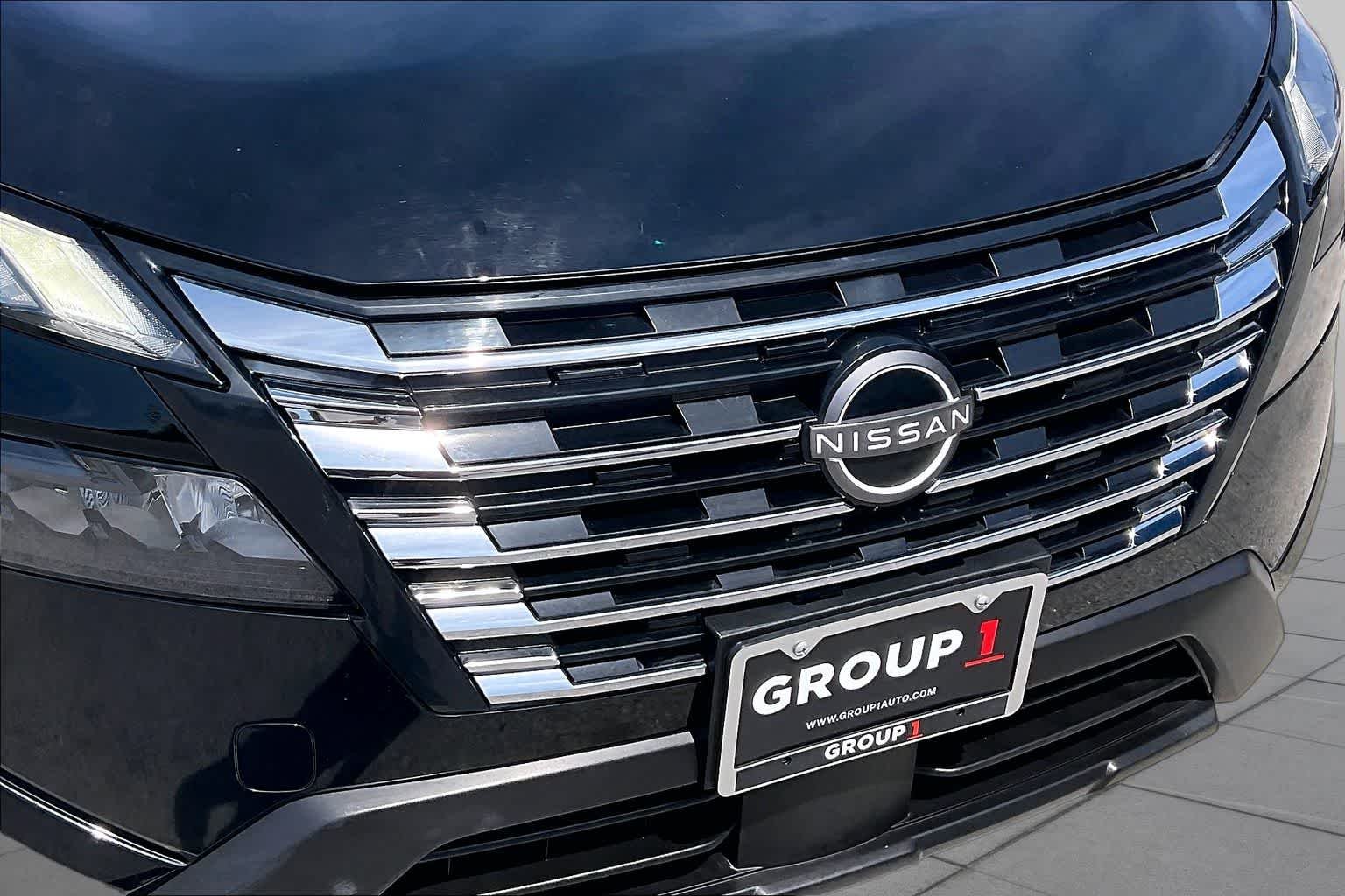 Used 2024 Super Black Nissan SV image 31