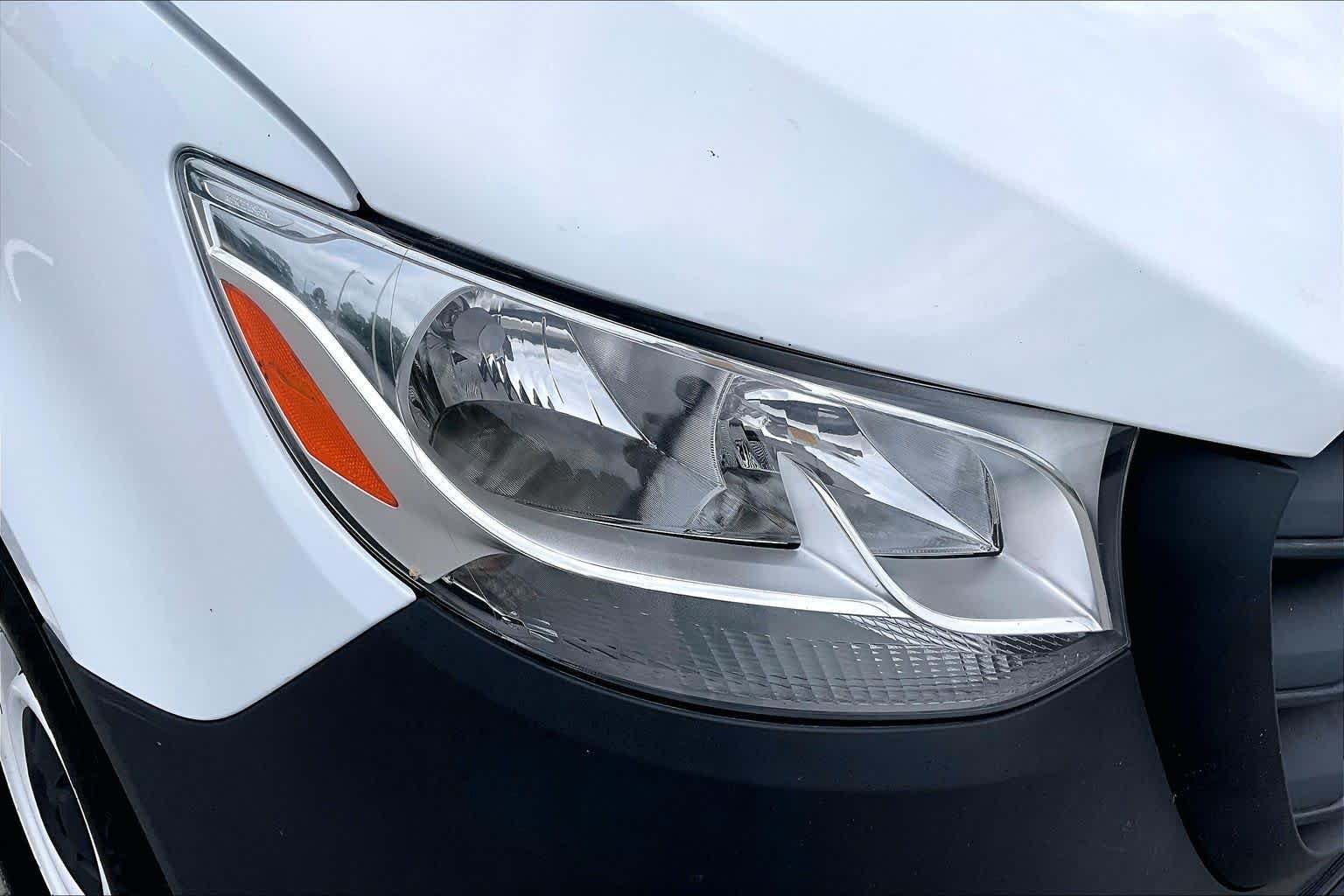 Used 2025 Arctic White Mercedes-Benz  image 30