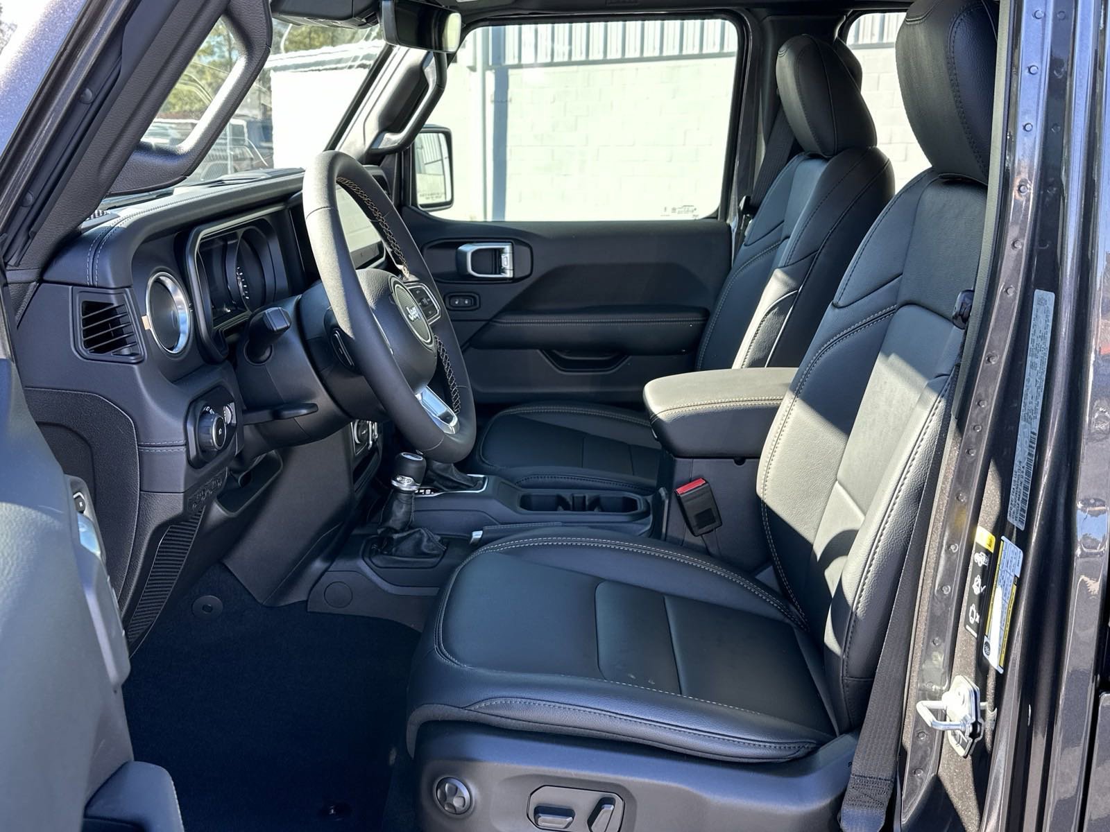 2025 Jeep Wrangler 4-Door Sahara - Photo 10