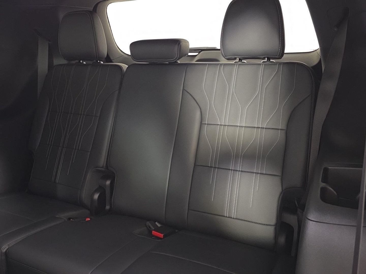 Used 2026 Ebony Twilight Metallic Buick Avenir image 32