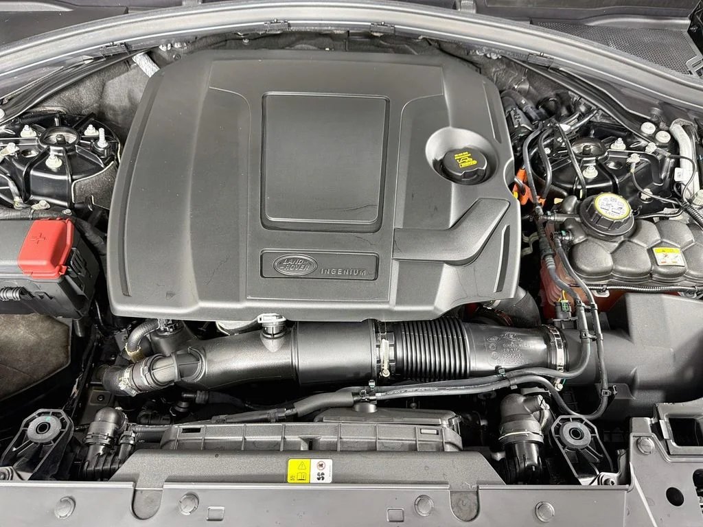 Used 2022 Black Land Rover S image 32