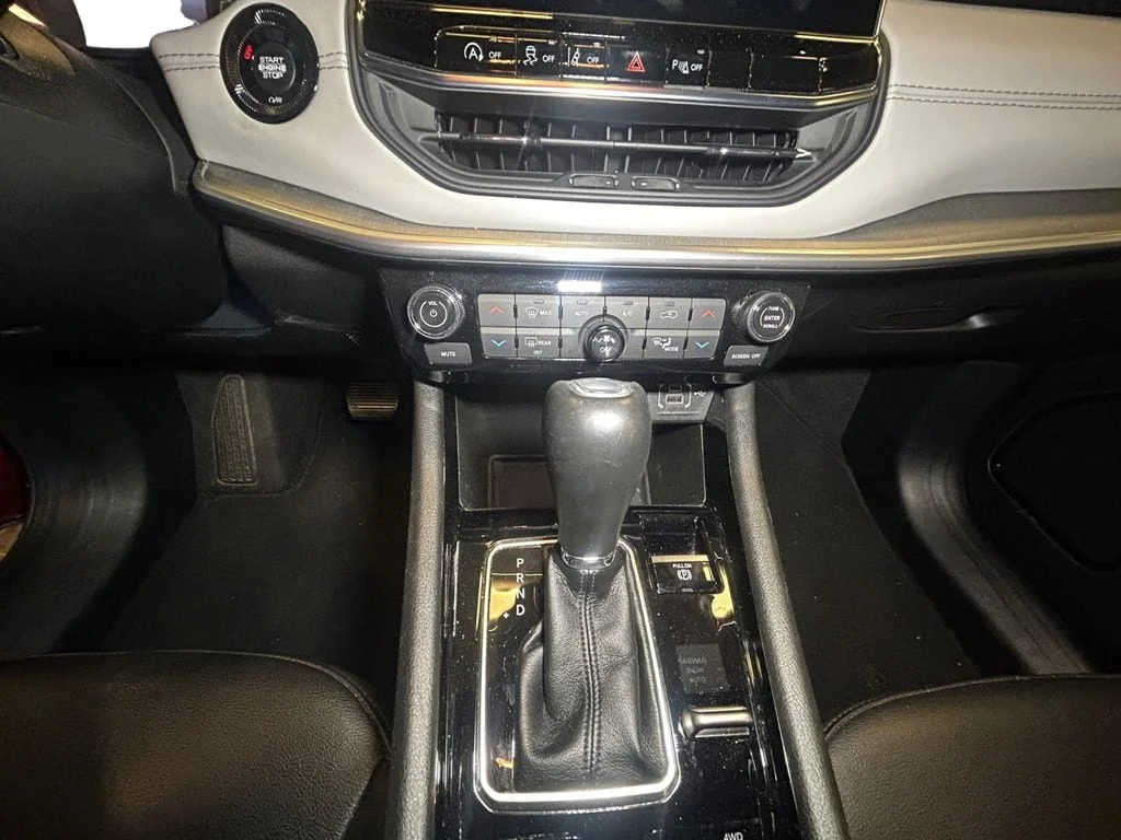 Used 2025 Red Hot Pearlcoat Jeep Limited image 12
