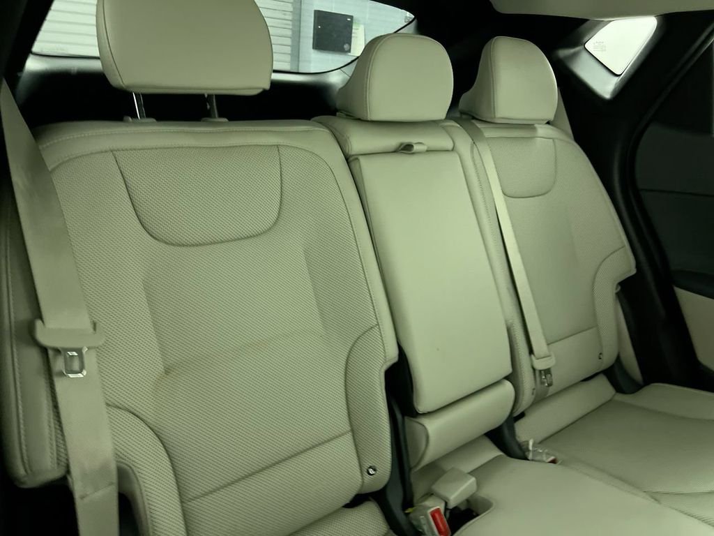 Certified Used 2024 Black Kia Wind image 24