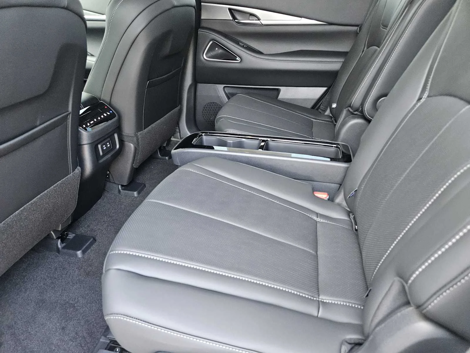 New 2027 RADIANT WHITE INFINITI Sport AWD image 21
