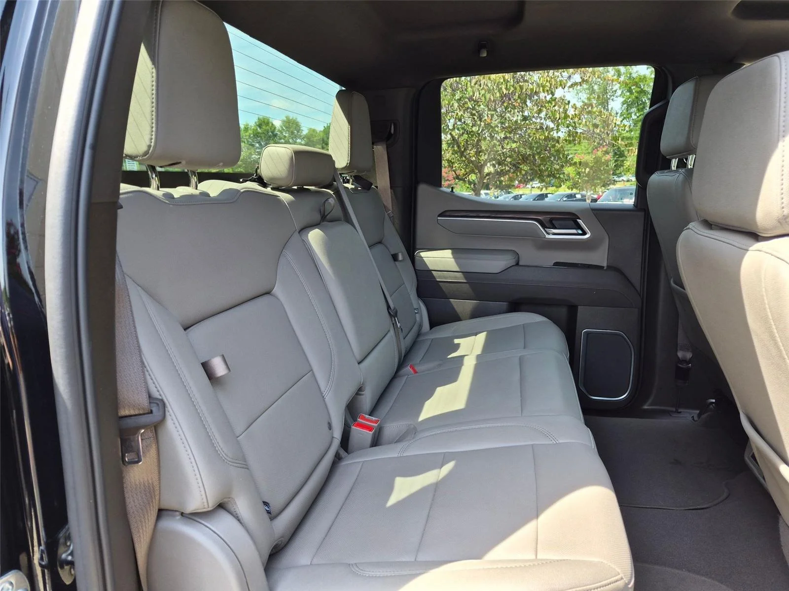 Used 2025 Onyx Black GMC SLT image 29