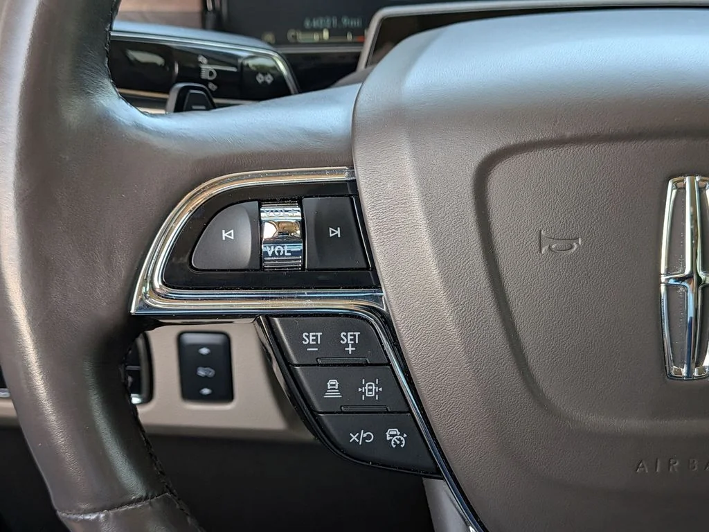 Used 2024 Blue Lincoln Reserve image 17