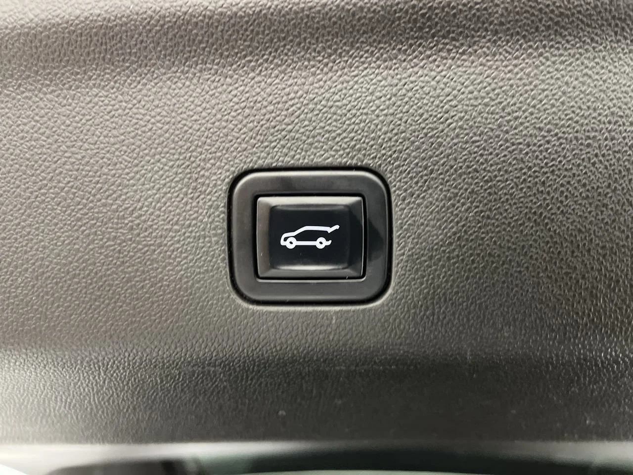 Used 2022 Summit White Chevrolet RST image 36