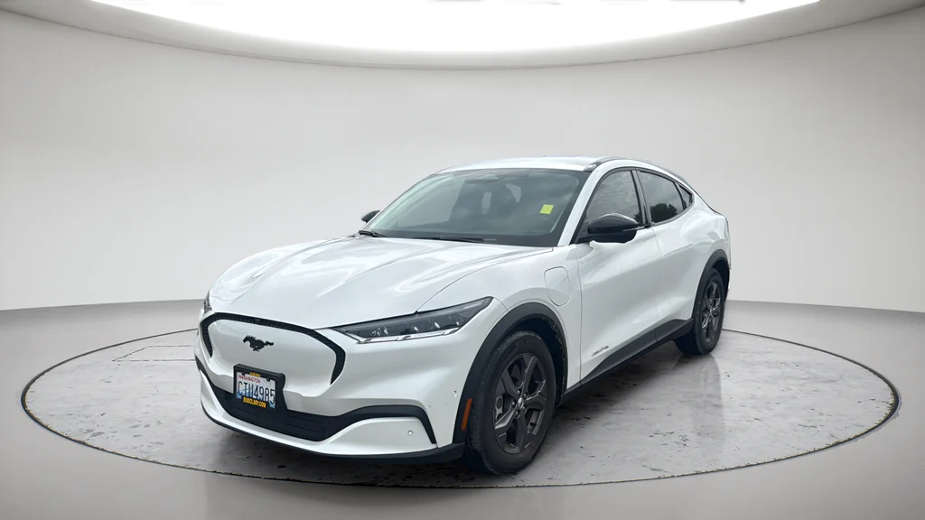 Used 2023 White Ford Select image 13