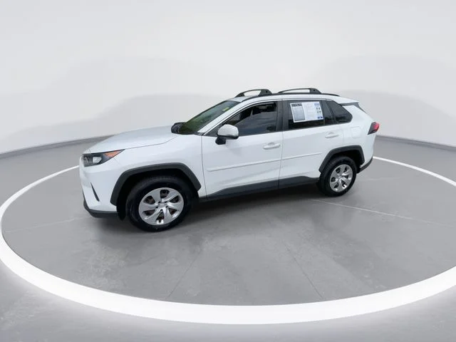 Used 2020 White Toyota LE image 5