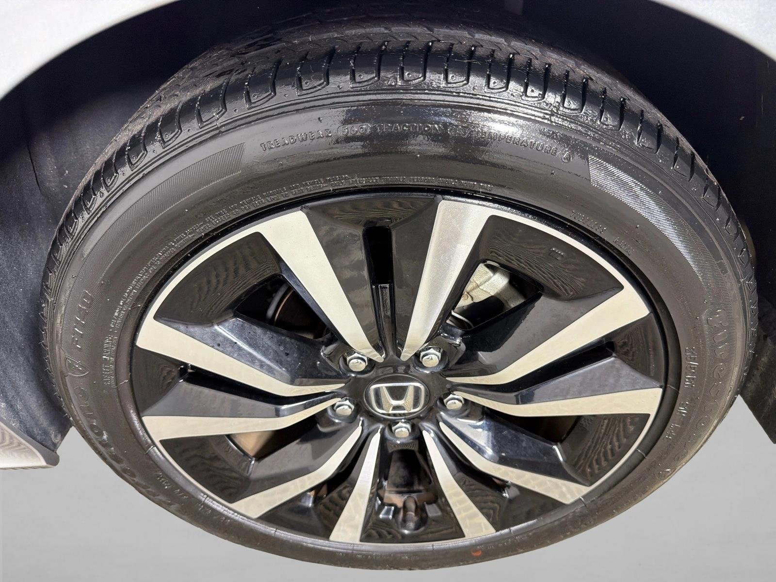 Used 2022 Silver Honda EX image 20