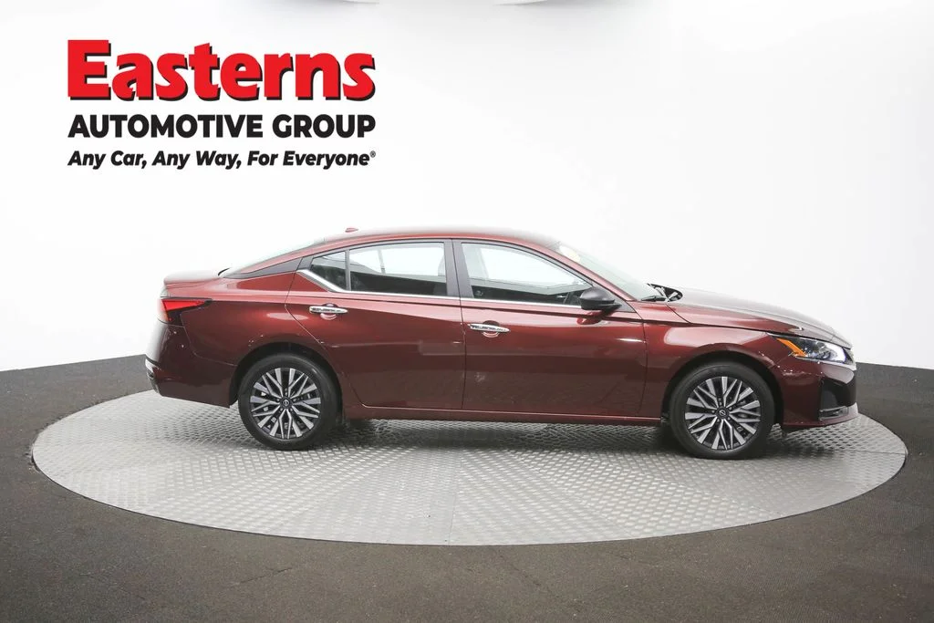 Used 2025 Red Nissan 2.5 SV image 41
