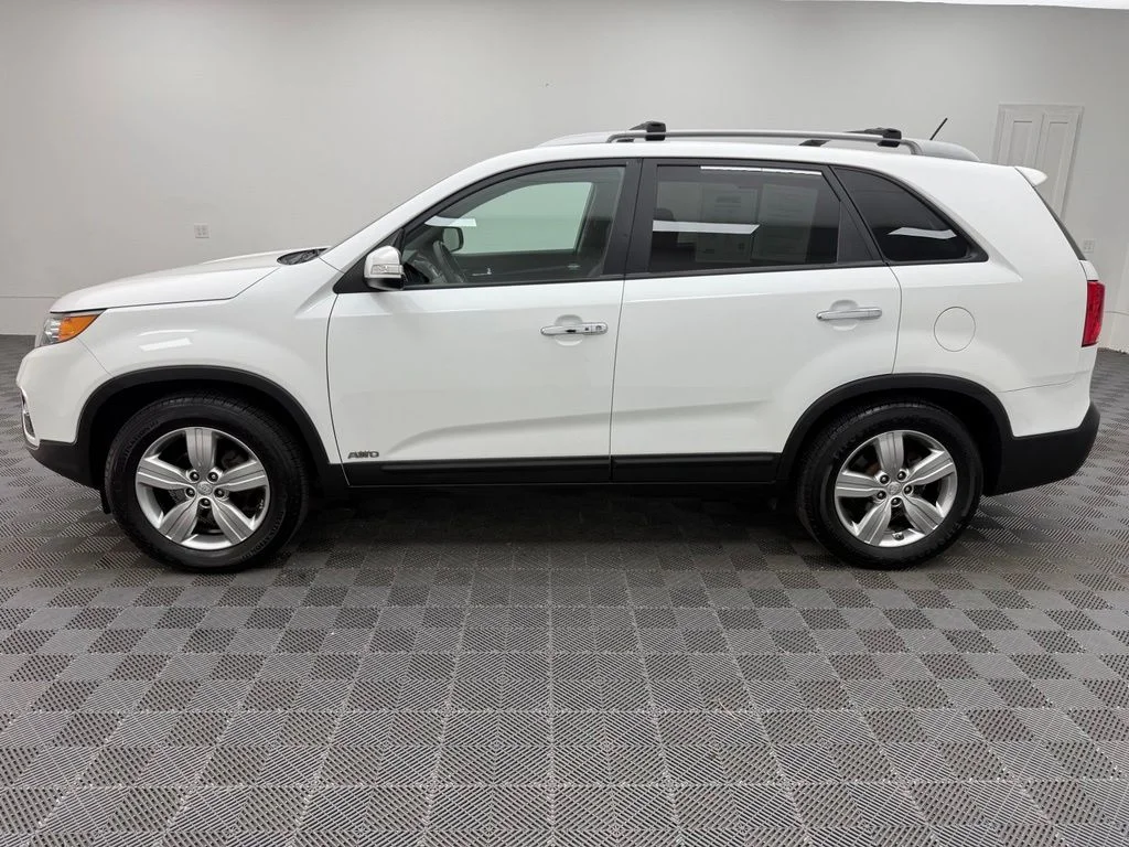 Used 2012 White Kia EX image 12