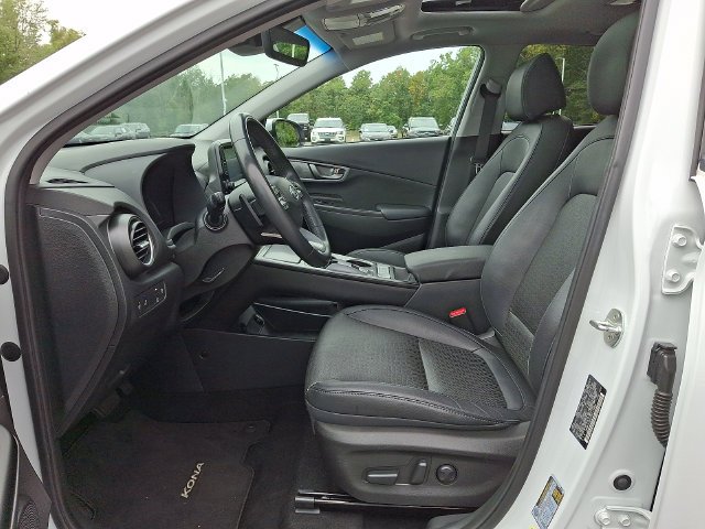 Used 2021 White Hyundai Limited image 14