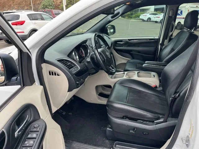 Used 2019 White Knuckle Clearcoat Dodge SXT image 16