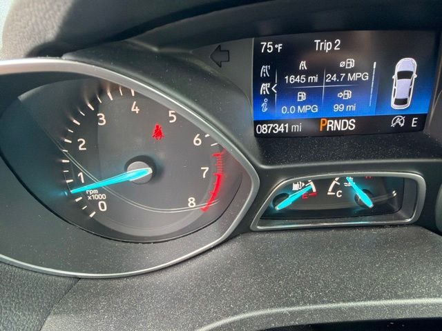 Used 2017 Red Ford SE image 5