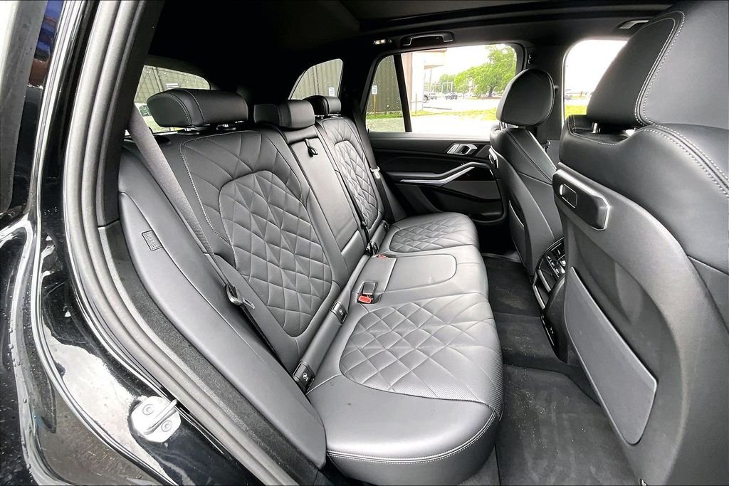 Used 2026 Black BMW xDrive40i image 21