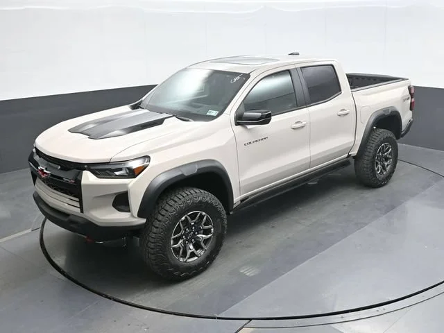 2026 Chevrolet Colorado ZR2 - Photo 13