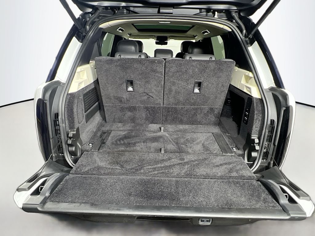 Used 2022 Fuji White Land Rover SE image 28