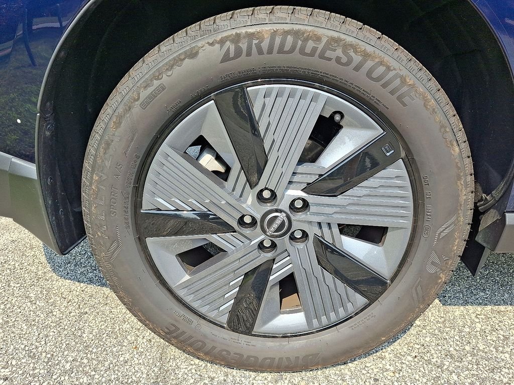 Used 2025 Blue Nissan SL image 6