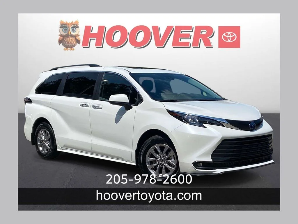 2025 Toyota Sienna XLE 8-Passenger Hybrid FWD's photo