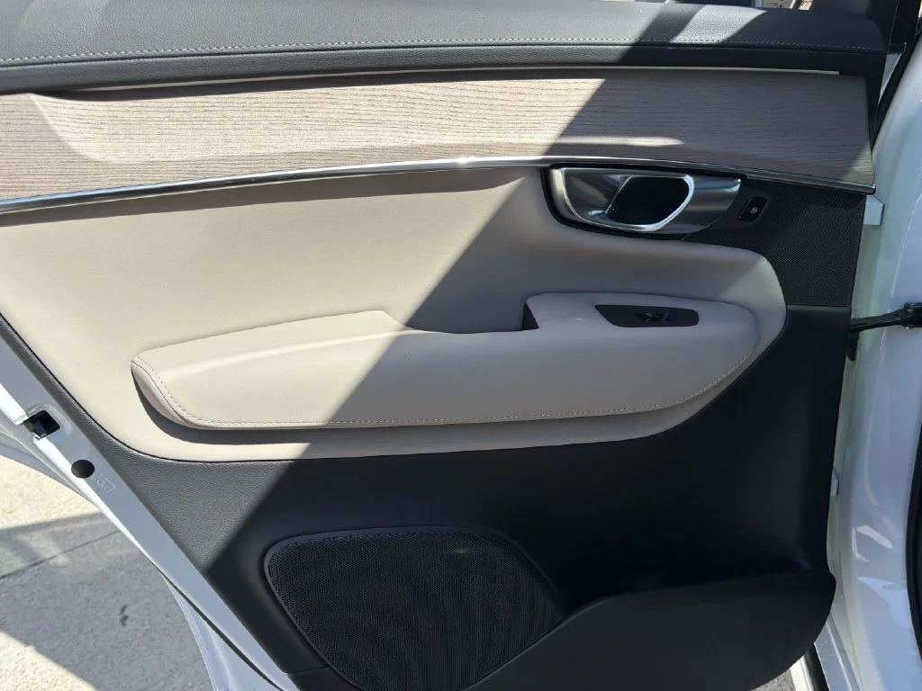 New 2026 Crystal White Volvo Plus image 24