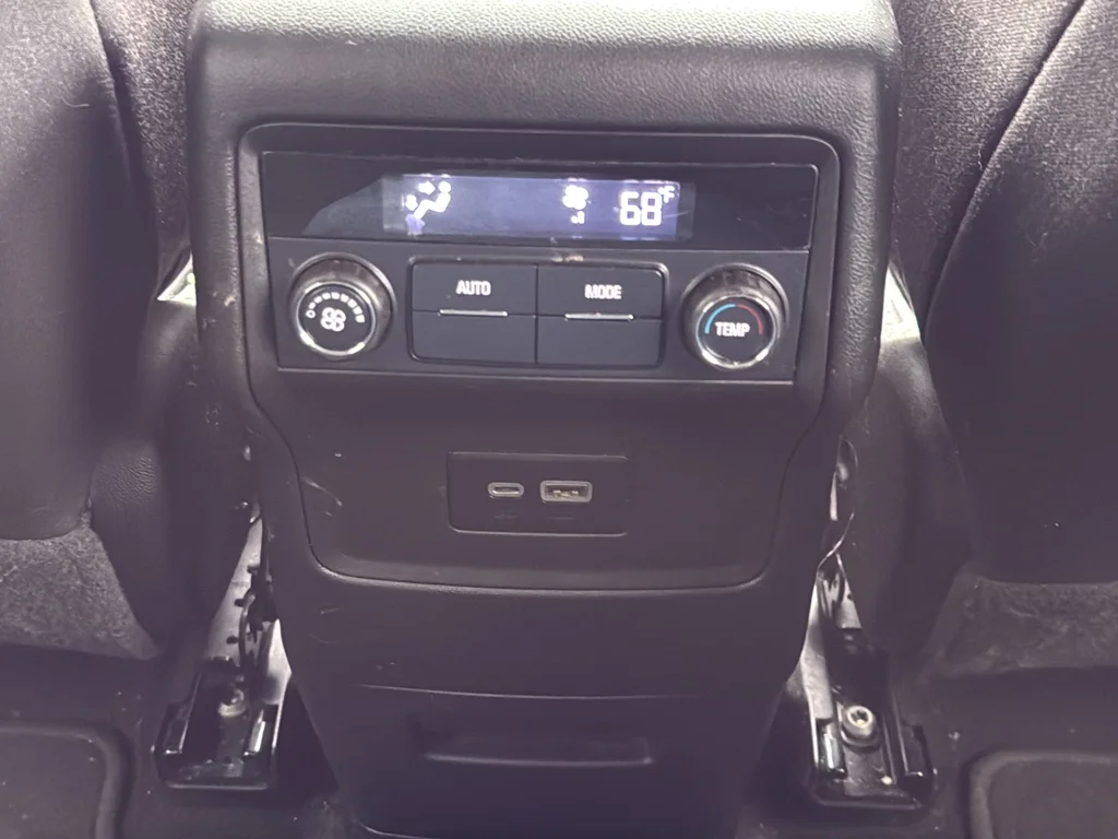 Used 2020 White GMC SLE image 41