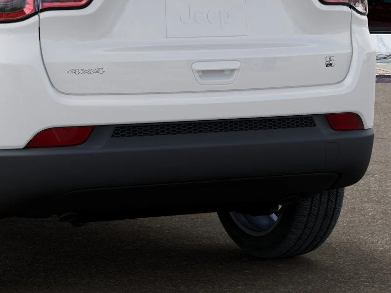 New 2026 Bright White Clearcoat Jeep Latitude image 13