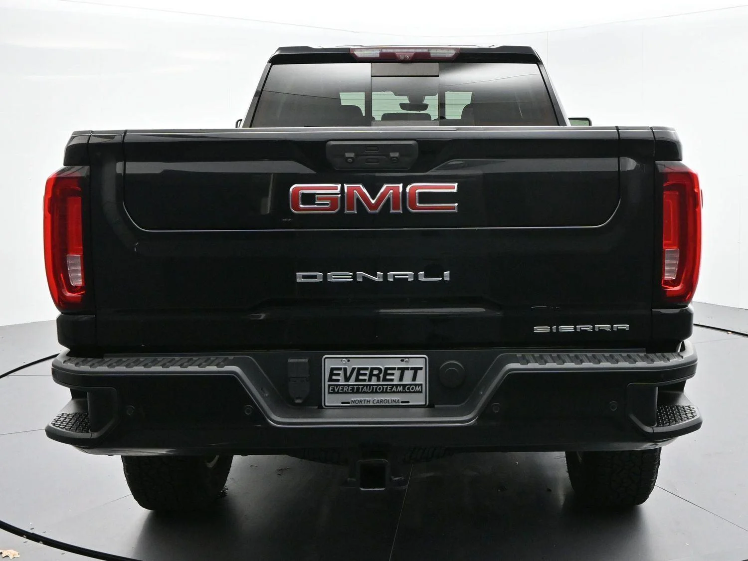 Used 2020 Onyx Black GMC Denali image 6