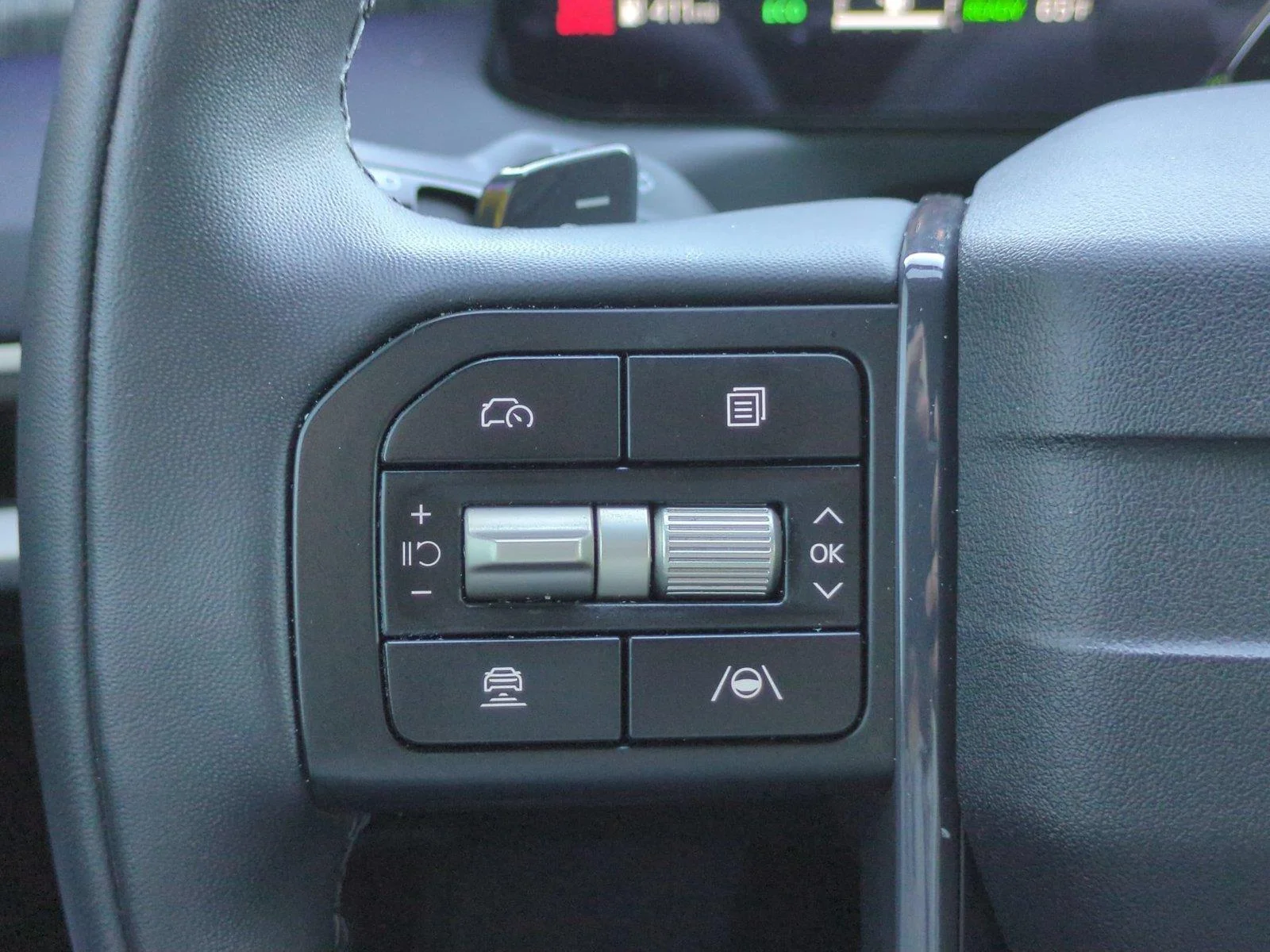 Used 2027 EBONY BLACK KIA  image 19